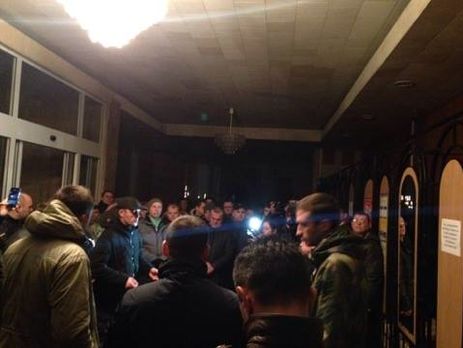 Активісти захопили Волинську ОДА, вимагаючи, щоб губернатор підтримав блокаду Донбасу