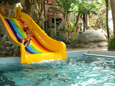 В аквапарке Харькова, где массово отравились дети, содержание связанного хлора превышало норму в 1,5–24 раза – Минздрав 