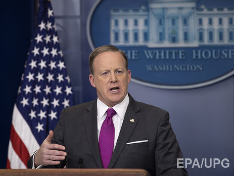 Слова Трампа о прослушке следует воспринимать в кавычках – Спайсер