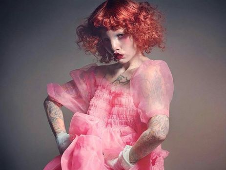 Дівчина із синдромом котячого ока працює моделлю. Фоторепортаж