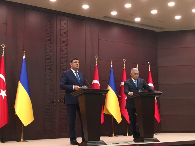 Україна та Туреччина підписали угоду про взаємні поїздки громадян за ID-картками