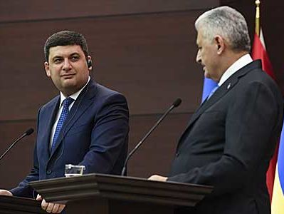 Турция запретила своим судам посещать порты оккупированного Крыма – Гройсман