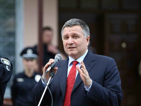 Аваков заявил, что проезд личного транспорта в ОРДЛО ограничивать не будут