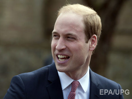 Принц Уильям отправился на курорт в День содружества наций в компании друзей и двух блондинок