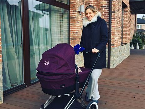 Осадчая, ставшая мамой во второй раз, поделилась портретным селфи