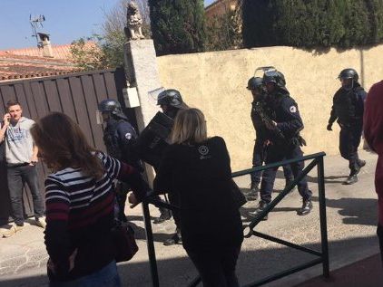 В школе на юго-востоке Франции неизвестные устроили стрельбу, есть раненые
