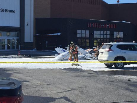 У Канаді над торговим центром зіштовхнулися два літаки