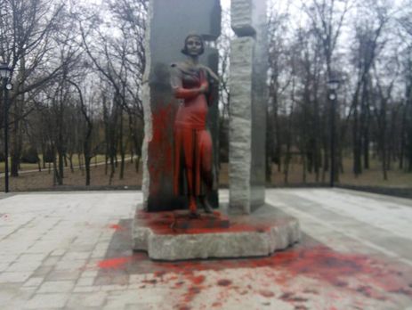 Пам'ятник Олені Телізі встановили 25 лютого