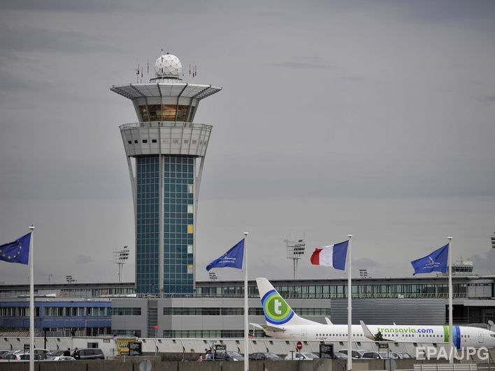 Паризький аеропорт Орлі евакуювали через стрілянину