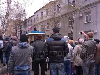 Cепаратисты выпустили милиционеров из захваченного горотдела в Славянске
