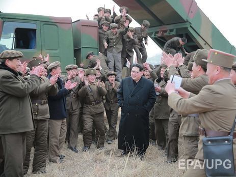 КНДР испытала новый ракетный двигатель, Ким Чен Ын заявил о "рождении ракетной индустрии" в стране