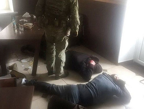 В Хмельницкой области задержали банду, в которую входили полицейский и криминальный 