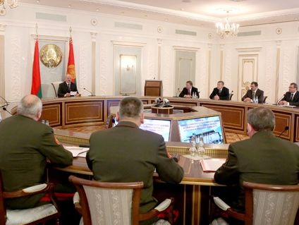 Лукашенко заявил, что представители НАТО должны иметь доступ к российско-белорусским военным учениям