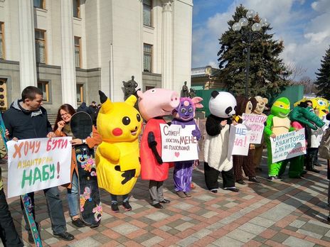 Возле Рады протестовали против назначения Брауна аудитором НАБУ. Фоторепортаж