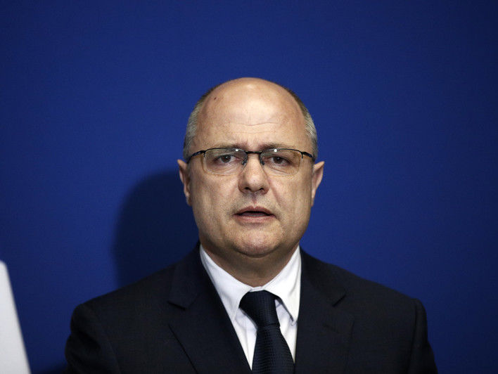 Голова МВС Франції подав у відставку через скандал щодо працевлаштування його дочок