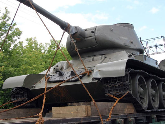 У Росії реставратору дали три роки умовно за контрабанду танка