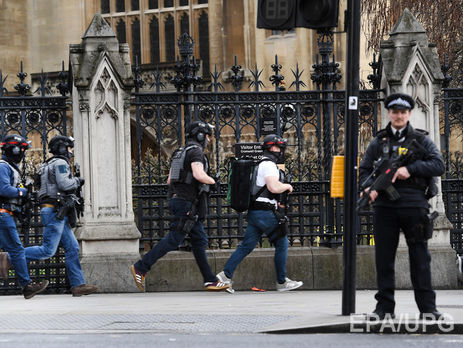 Теракт у британского парламента. Полиция застрелила злоумышленника. Фоторепортаж