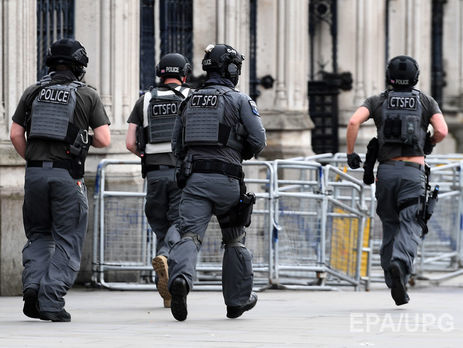 Поранений біля британського парламенту поліцейський помер
