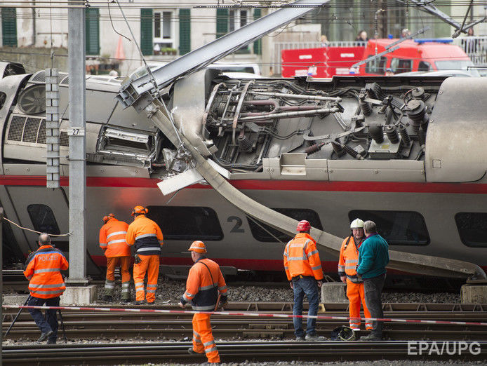 В Швейцарии сошел с рельсов пассажирский поезд, семь пострадавших