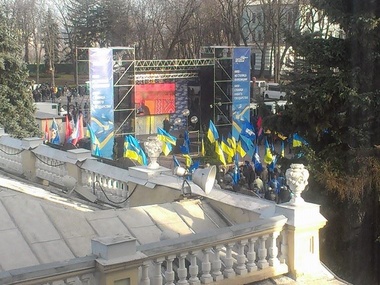 У здания Рады митингуют около двух тысяч сторонников ПР