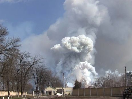 Следствие не исключает, что военные склады в Балаклее взорвали противотанковой ракетой