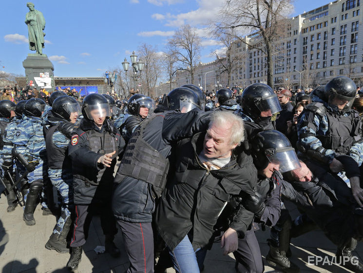 В Москве задержаны более 800 участников акции "Он нам не Димон" &ndash; правозащитники
