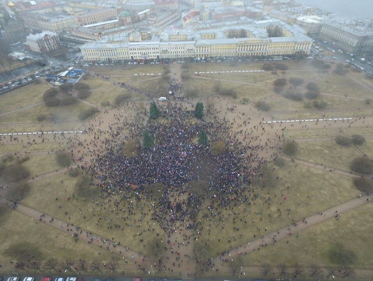 10 тыс. человек митингует против коррупции в Санкт-Петербурге &ndash; журналист