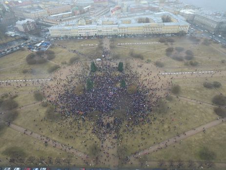 10 тис. осіб мітингує проти корупції в Санкт-Петербурзі – журналіст