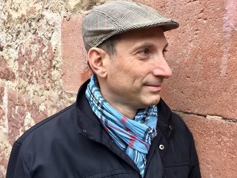 Портников: РФ оккупирует чужие территории, растоптала парламентаризм. Но люди выходят на улицы из-за особняков премьера