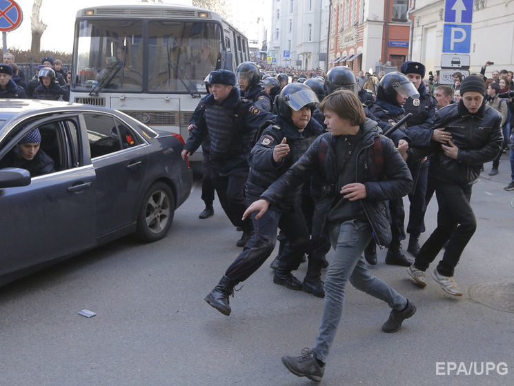 "Росія проти Путіна". У Москві протестувальники скандують антипрезидентські гасла. Відео