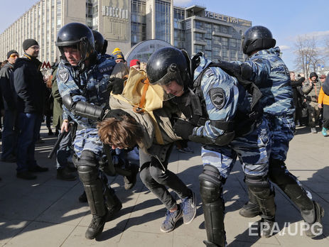 При разгоне антикоррупционной акции в Москве был избит несовершеннолетний гражданин Британии 