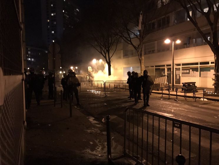В Париже вспыхнули беспорядки из-за убийства полицией гражданина Китая