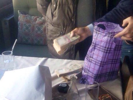 В Киеве чиновника Печерской райгосадминистрации задержали при получении взятки в 810 тыс. грн