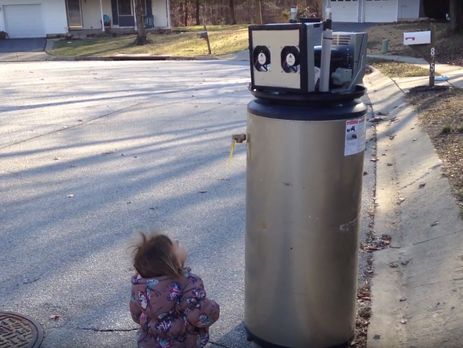 Дівчинка зізналася у коханні водонагрівачу, переплутавши його з роботом