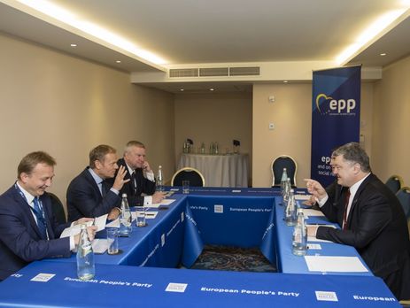 Порошенко і Туск обговорили важливість збереження санкцій щодо Росії