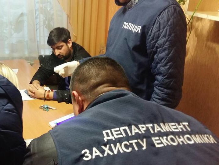 Луценко: Прокуратура і поліція затримали на хабарі директора комунального підприємства, депутата Чернігівської облради