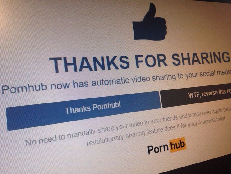 "Спасибо, что поделились этим видео в соцсетях". Pornhub поздравил пользователей с 1 апреля
