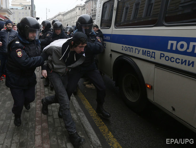 У Москві поліція десятками затримує учасників ходи