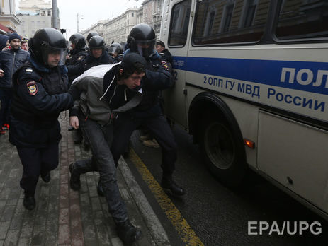 Поліція, як і 26 березня, затримує тих, хто прийшов у центр Москви