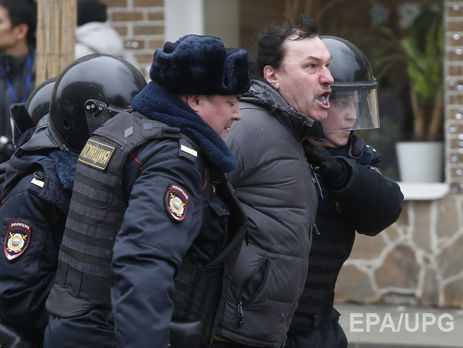 Российская полиция массово задерживает людей в центре Москвы. Фоторепортаж