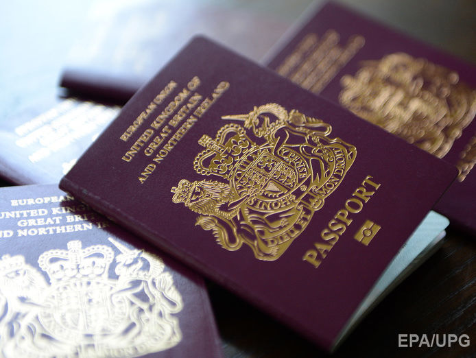 В Великобритании предложили изменить цвет паспортов после Brexit