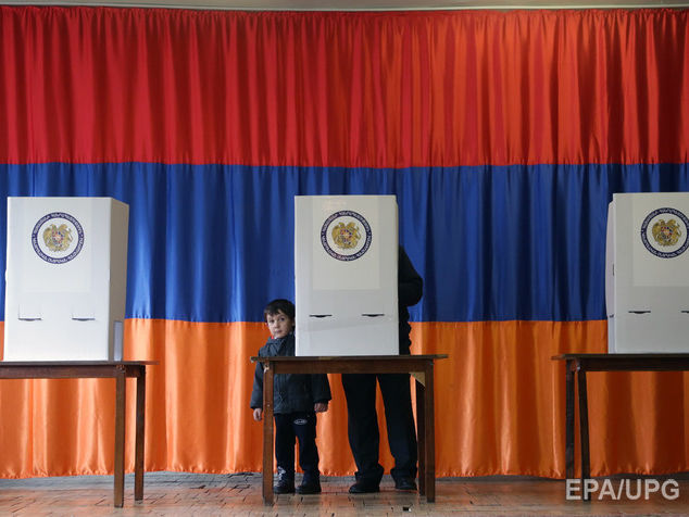 Керівна партія Вірменії набирає більшість голосів на парламентських виборах – екзит-пол