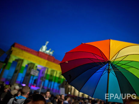 Большинство немцев выступают за уравнивание однополых и традиционных браков – опрос