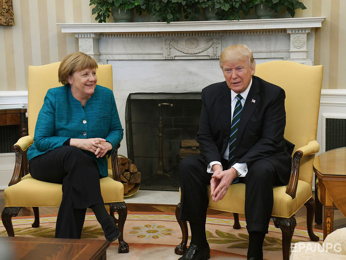 Трамп об инциденте с рукопожатием на встрече с Меркель: Предполагаю, что репортер сказал пожать ей руку, но я этого не слышал