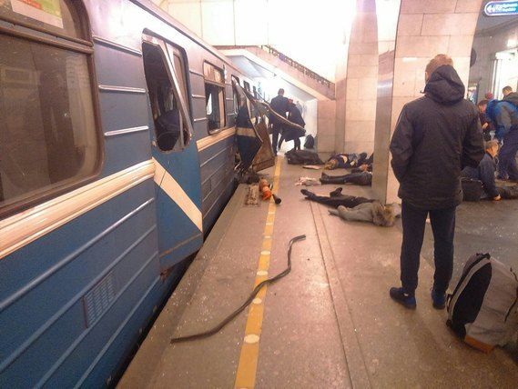 В вагоне поезда метро Санкт-Петербурга сработало взрывное устройство – СМИ