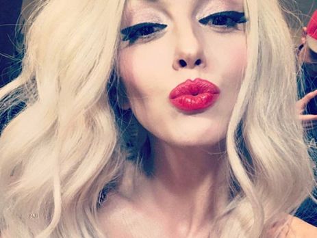 Полякова показала тело в мокром купальнике