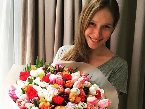 Осадчая показала фото в облегающем платье, сделанное во время ее второй беременности