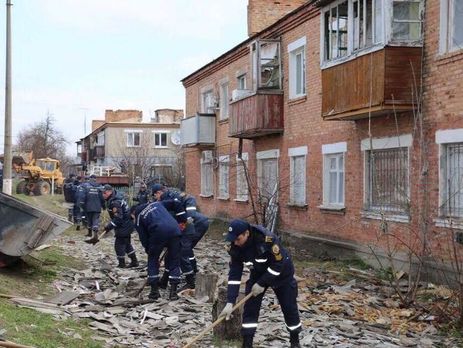 В Балаклее опасную зону после взрывов на арсенале сократили до 3 км – ГСЧС