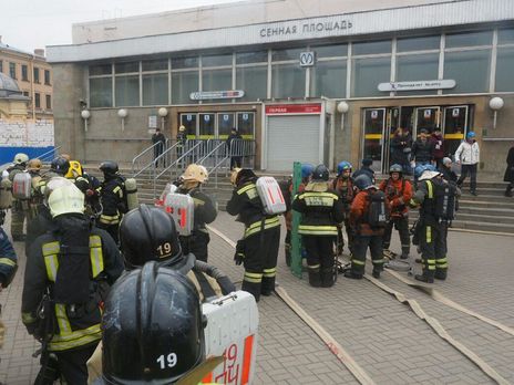 В Петербурге ищут бомбу на станции метро 