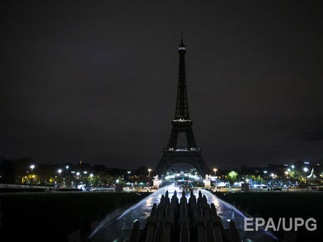 Сегодня Эйфелева башня погасит огни в память о жертвах теракта в метро Санкт-Петербурга